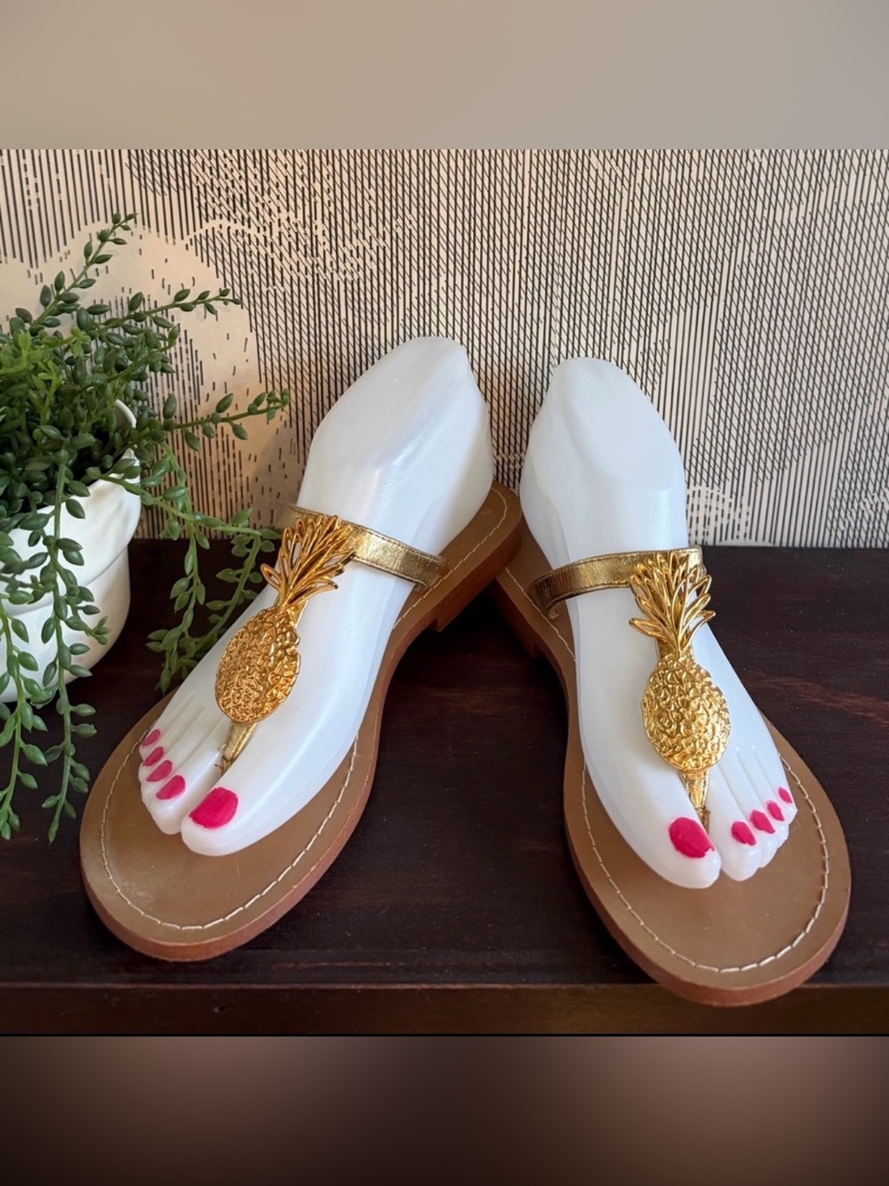 Lilly Pulitzer for Target Gold Pineapple Thong Sandals Flats Tropical Resort